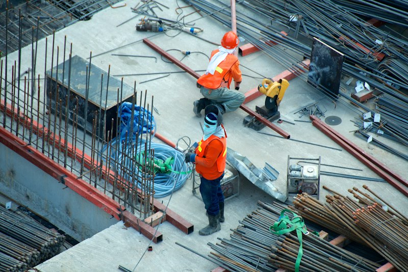 Trabalhadores em canteiro de obras